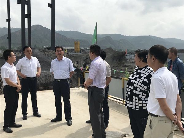 市人大常委會(huì )黨組副書(shū)記、副主任樊文浩一行調研泓源公司項目建設情況(圖2)