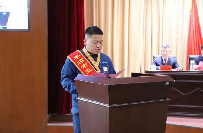 喜報！市產(chǎn)投集團員工楊李榮獲2022年平?jīng)鍪形逡粍趧?dòng)獎?wù)?圖2)